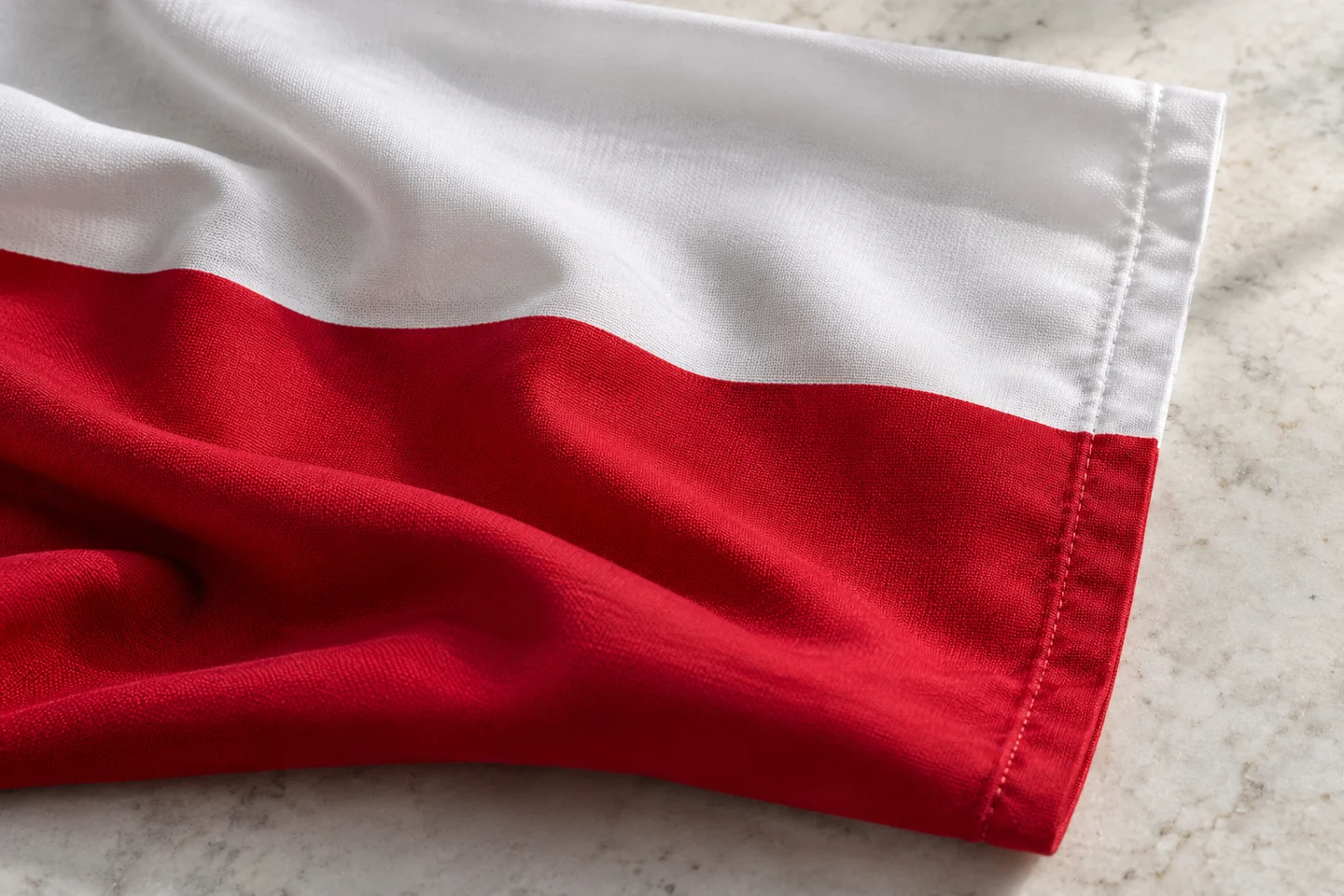 Polenflagge nach Maß — Polyester 115 g/m² — Leichtes Gewebe, klare Farben